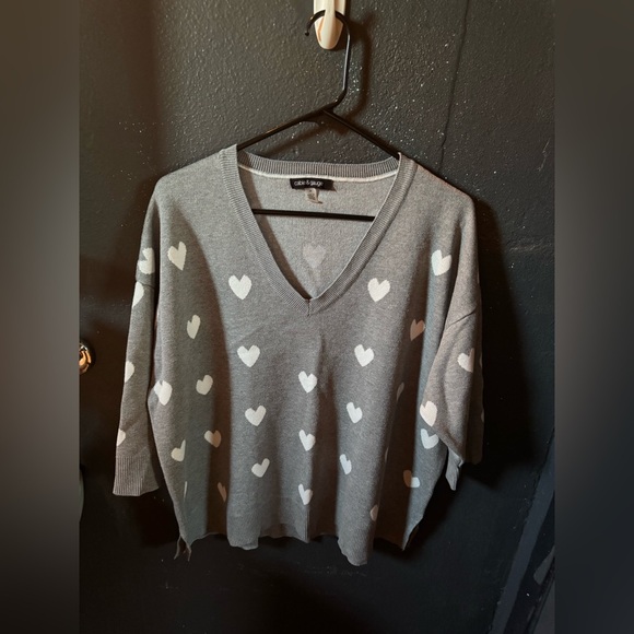 Cable & Gauge Gray and White Hearts V-Neck Sweater - Picture 1 of 5